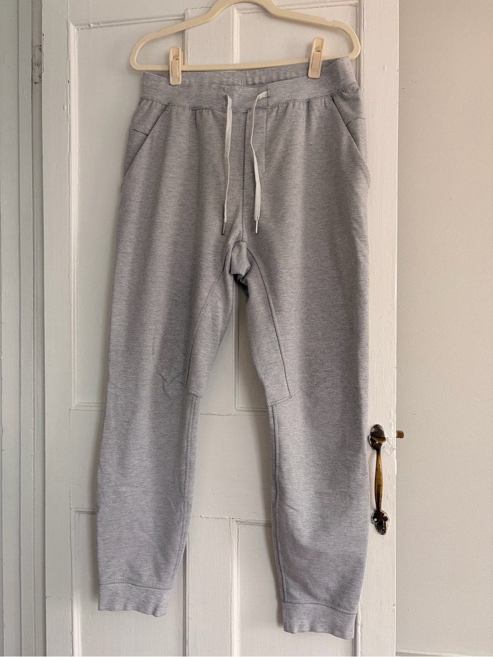 LULULEMON ATHLETICA  Men's License To Train Jogger - Grey